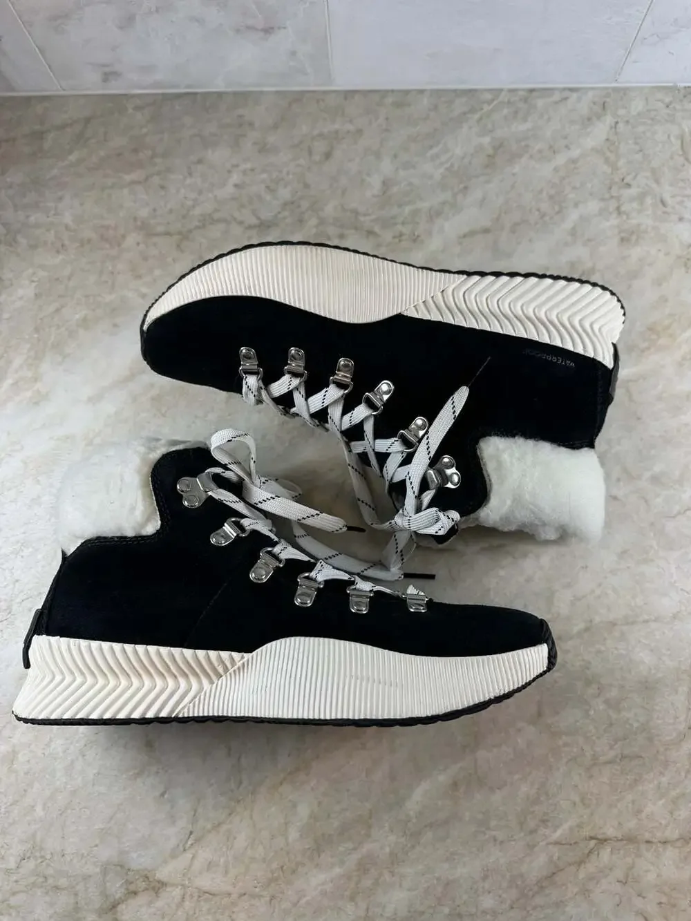Sorel Out N About III Conquest Waterproof Boots Black White Women 9 NL4434-010